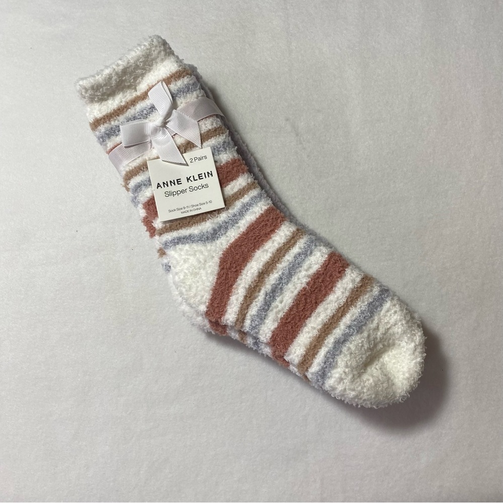 Anne‎ Klein Women's 2 Pairs Socks Size 9-11 Gray Ivory Beige Clay Fuzzy Gift NEW